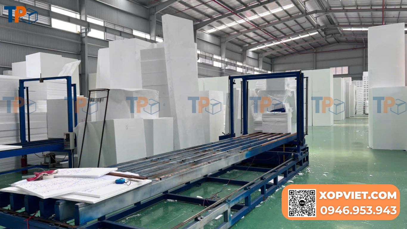 Nhà máy sản xuất xốp tôn nền Tiến Phong (xopviet.com)