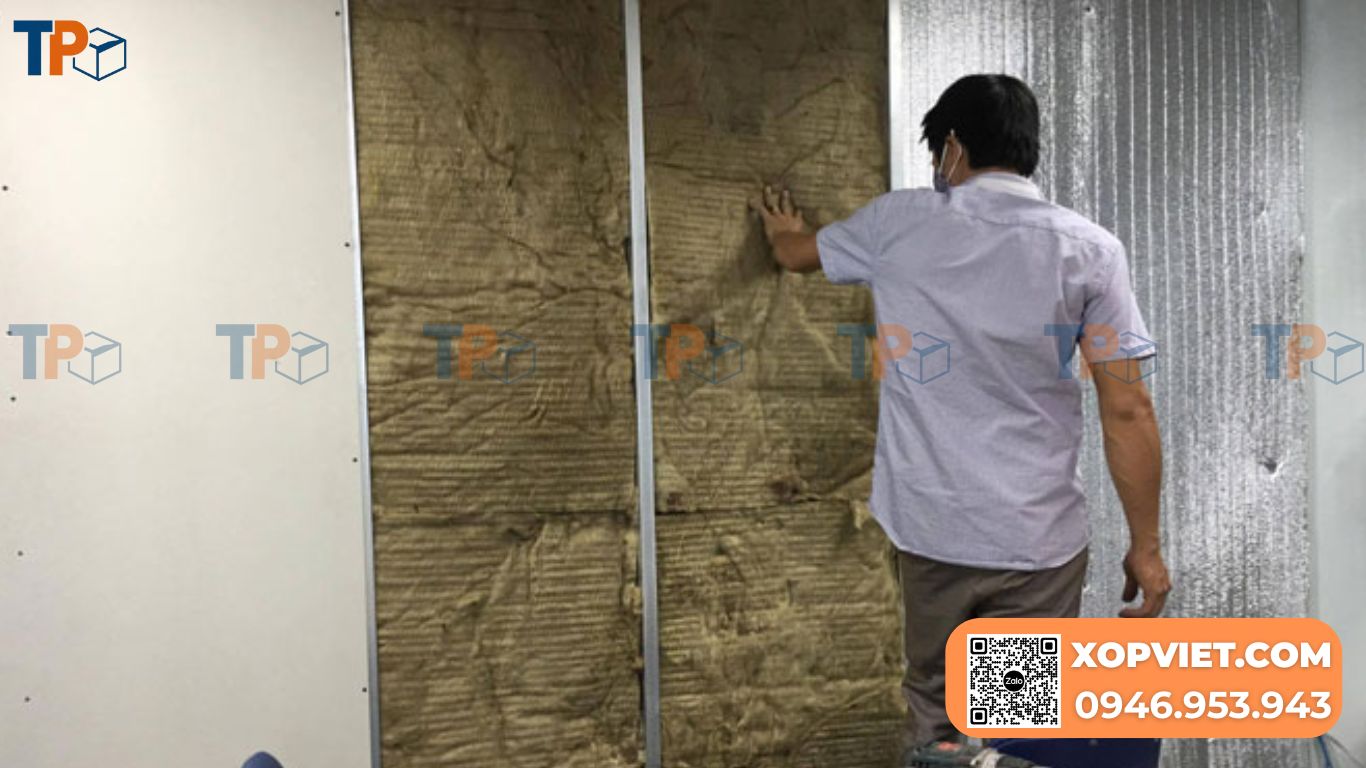 Thi công tấm xốp cách nhiệt pe foam tráng bạc