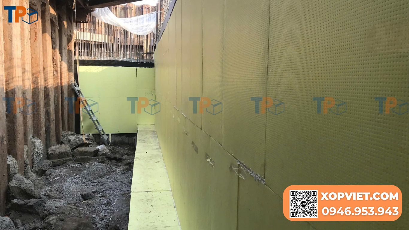 Tấm xốp XPS 1cm (xốp XPS 10mm) là loại vật liệu cách nhiệt được sản xuất từ nhựa polystyrene (PS) thông qua quy trình đùn ép nhiệt hiện đại