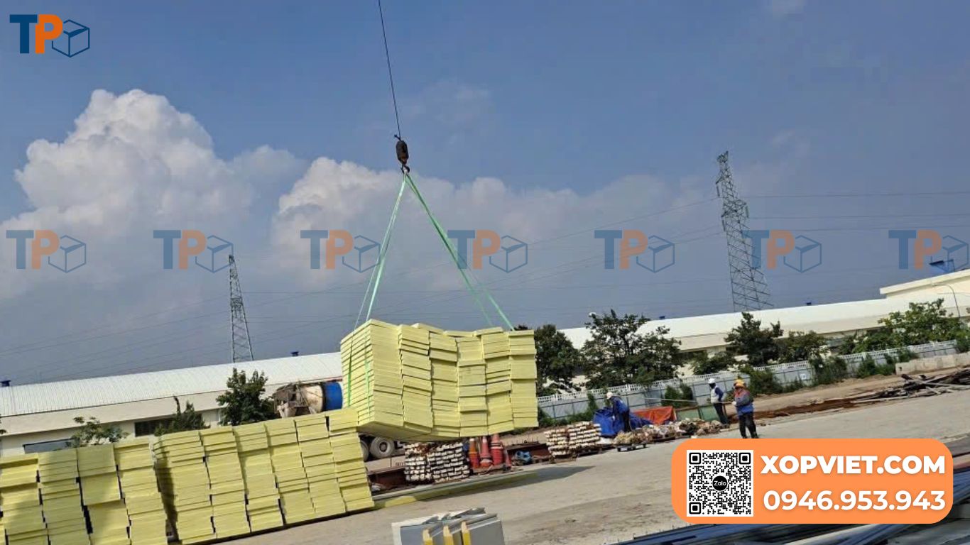 Chi phí đầu tư tấm xốp cách nhiệt XPS ban đầu thu hồi trong 2–3 năm nhờ tiết kiệm điện, và hưởng lợi trong 50 năm còn lại