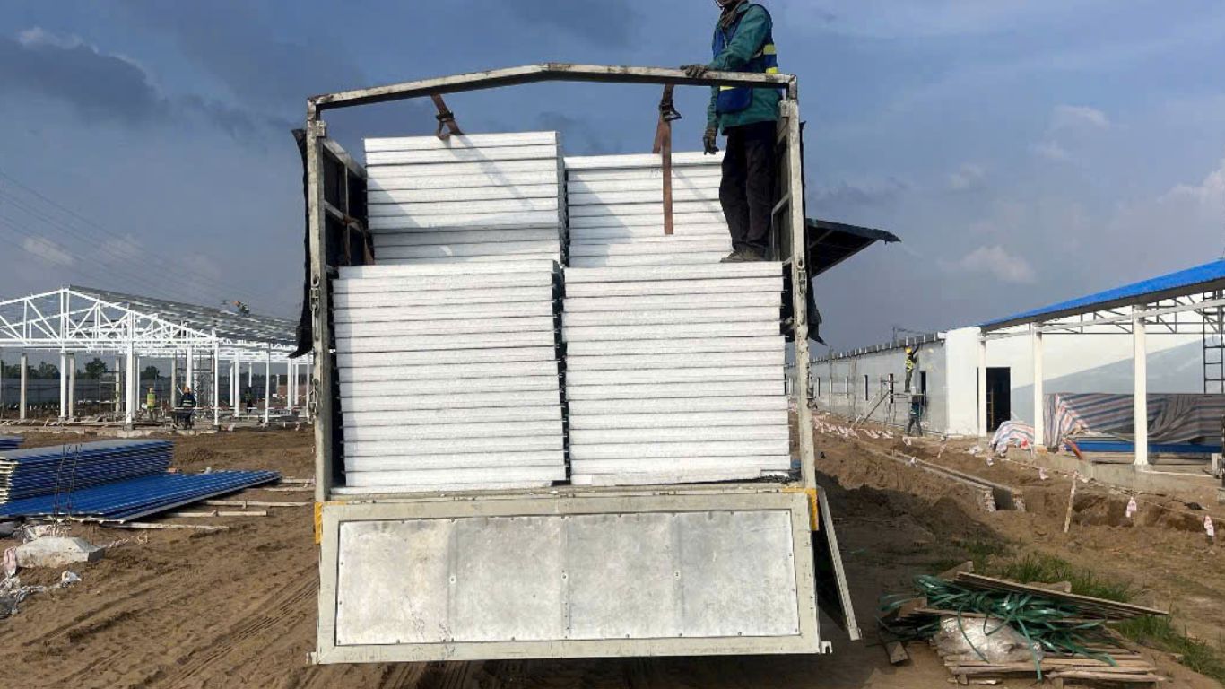 Báo Giá Tấm Panel Tôn Xốp Cách Nhiệt (Sandwich Panel) 2026