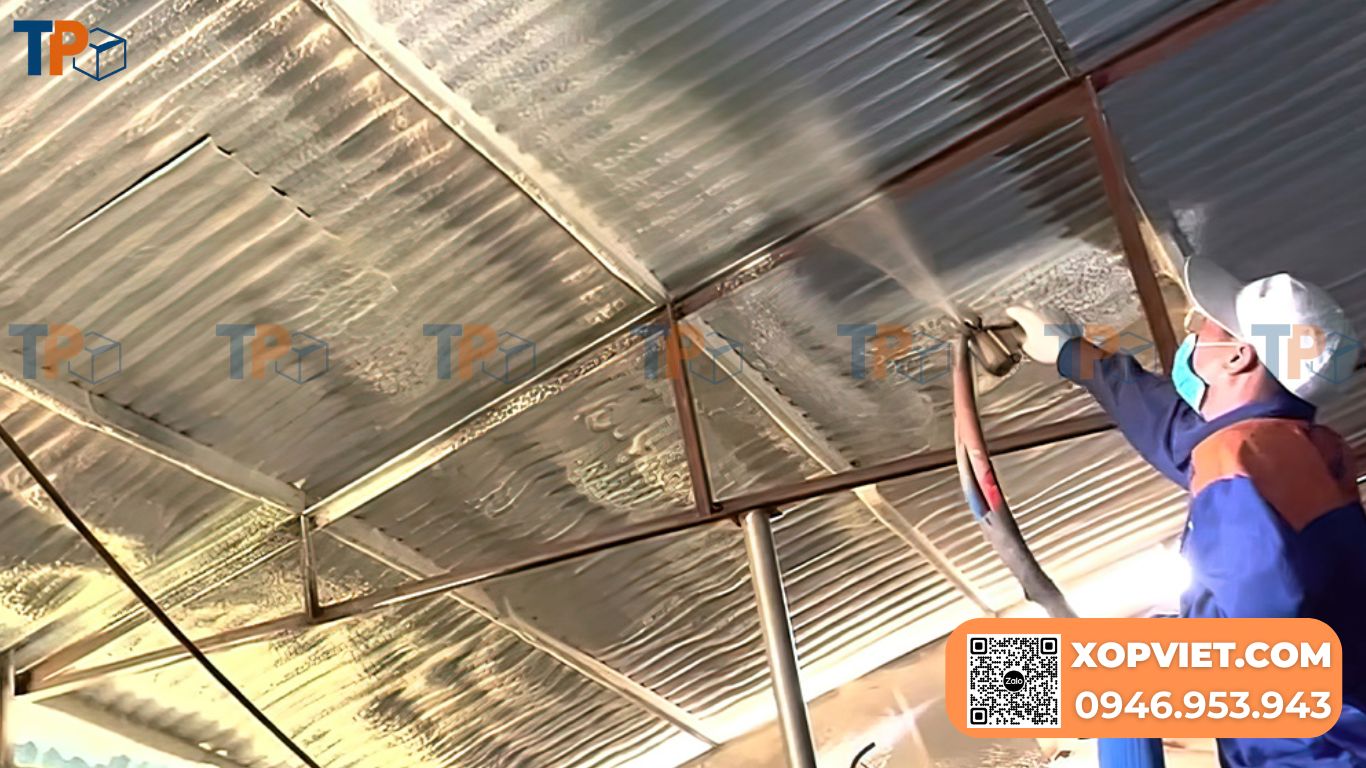PU Foam phun – Hiệu quả cao nhất cho mái cũ