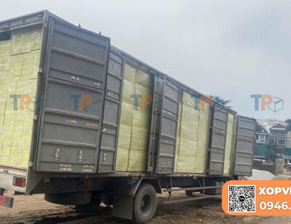 Xe chở xốp XPS của công ty Tiến Phong (xopviet.com)